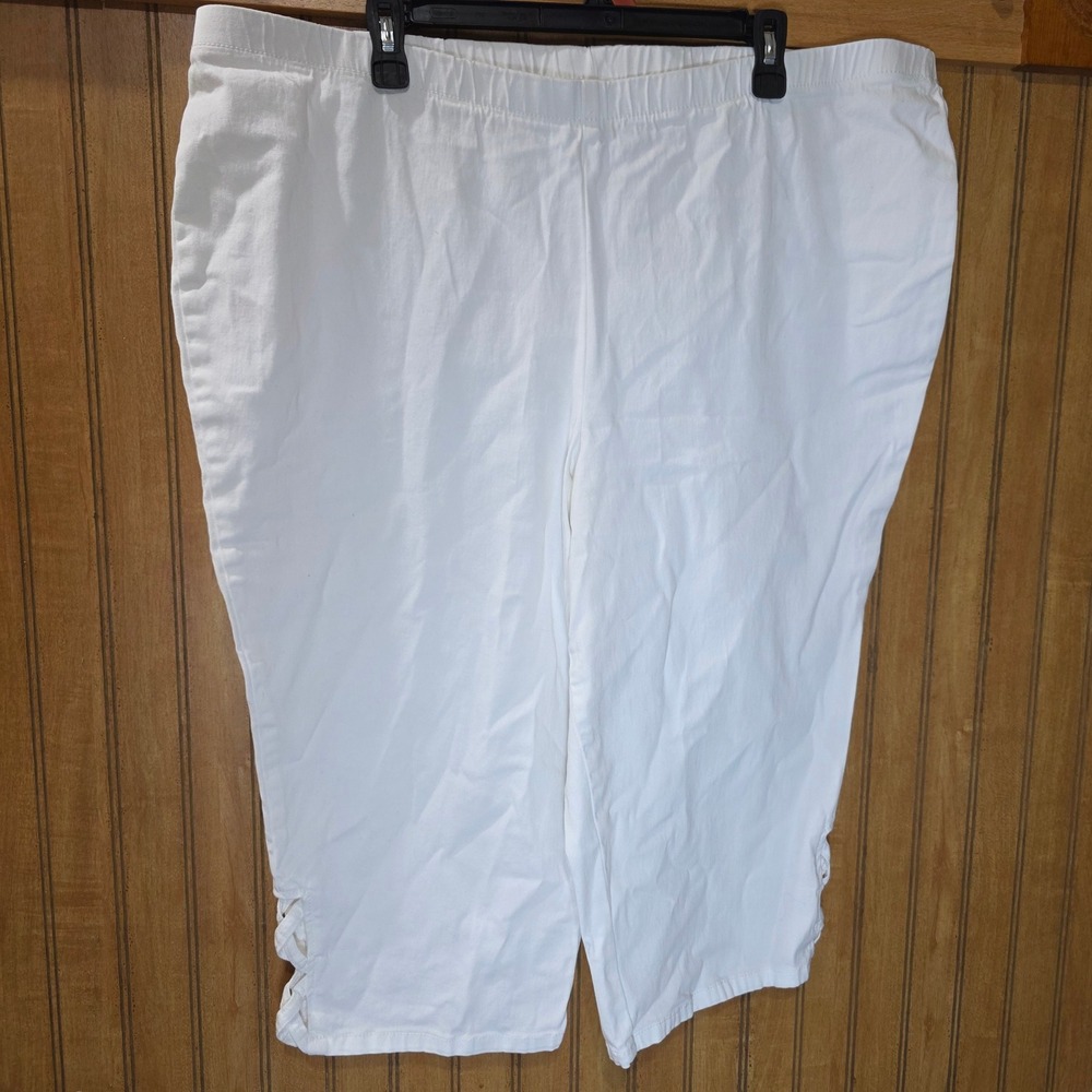 Essentials White Capri Pants Plus Size 22/24W Lace Hem Elastic Waist‎